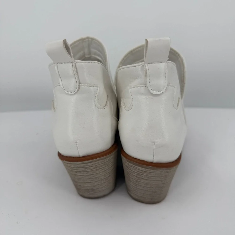 Pierre Dumas Womens White Western V-Cut Pointed Toe Ankle Booties Size 9